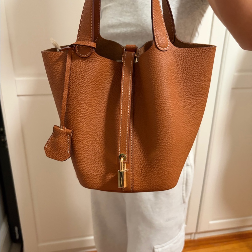 Elegant Tan Leather Tote Bag